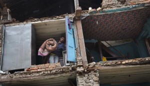 Mujer parapléjica sobrevive a la tragedia. Foto AP