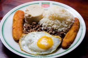 A los latinos nos gusta comer en casa y eso lo hace más saludable. Foto- inesjunqueira.com