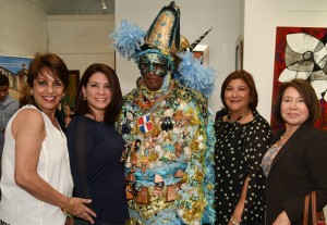 Carnaval MiamiAltagracia Corletto de Olmos, Massiel Olmos, Magalys Mella  y Felicia Pichardo