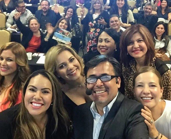 El grupo de panelistas con Juan Garcia, director de Hispanic Media Productions