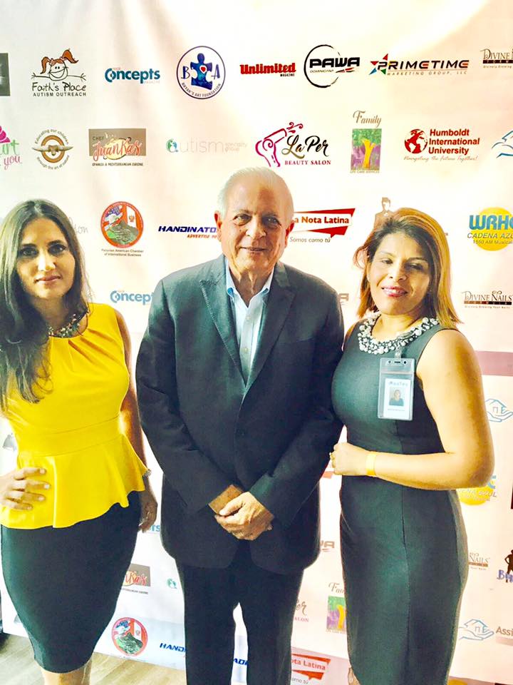 Jesika Gonzalez, el alcalde Tomas Regalado y Miriam Mendoza