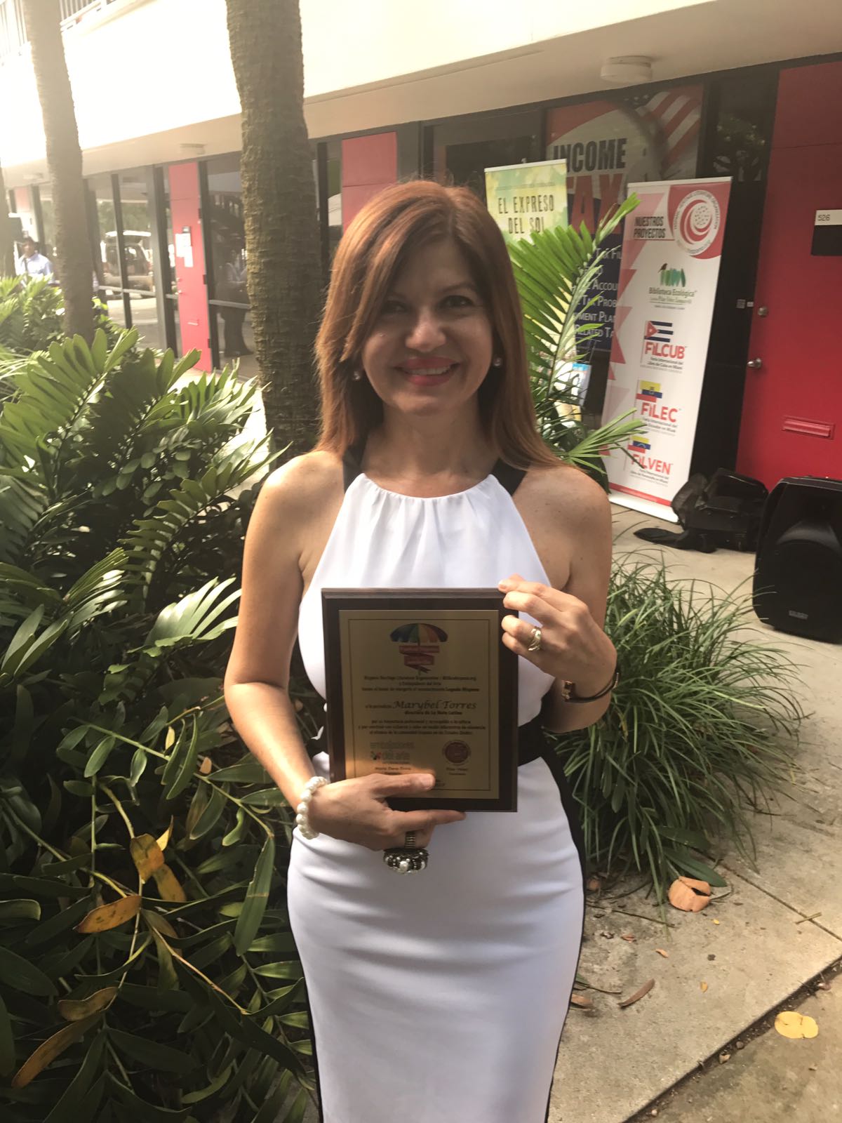 Marybel Torres muestra orgullosa su reconocmiento