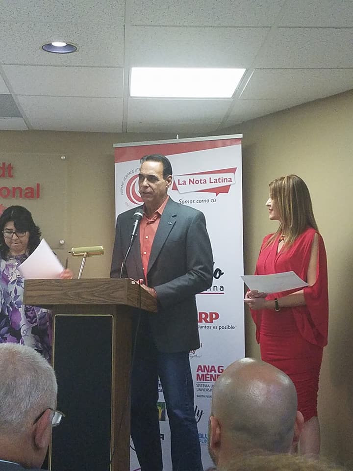 Albert Collazo, gerente de comunicaciones de Ford durante su intervención.