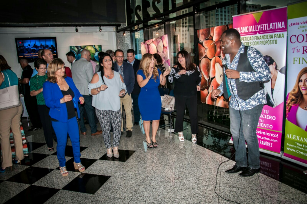 El cantante Mauro Mosquera puso a bailar a los presentes.
