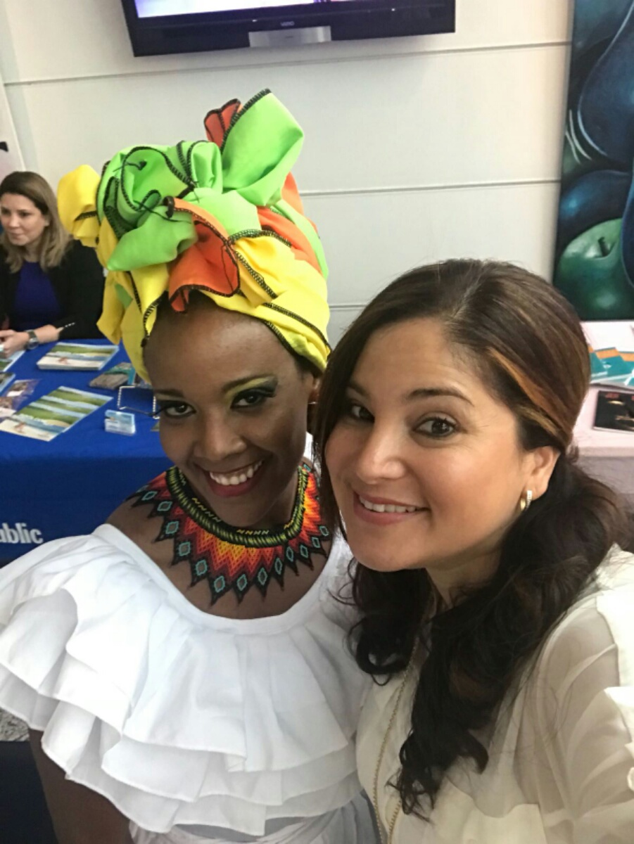 Rosana Cantillo, directora de Ventas y Publicidad de La Nota Latina y coordinadora del evento junto a Kelly Mendoza.