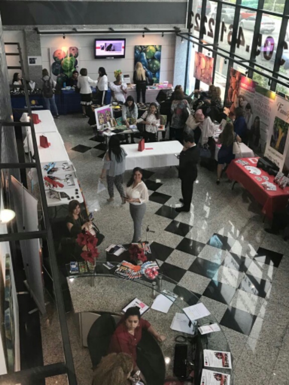 Rosana Cantillo, Directora de Ventas y Publicidad de La Nota Latina da apertura a la Miniferia.