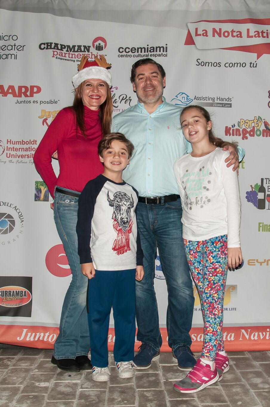 Marybel Torres, Carlos Montes de Oca Director de Humboldt International University y sus hijos