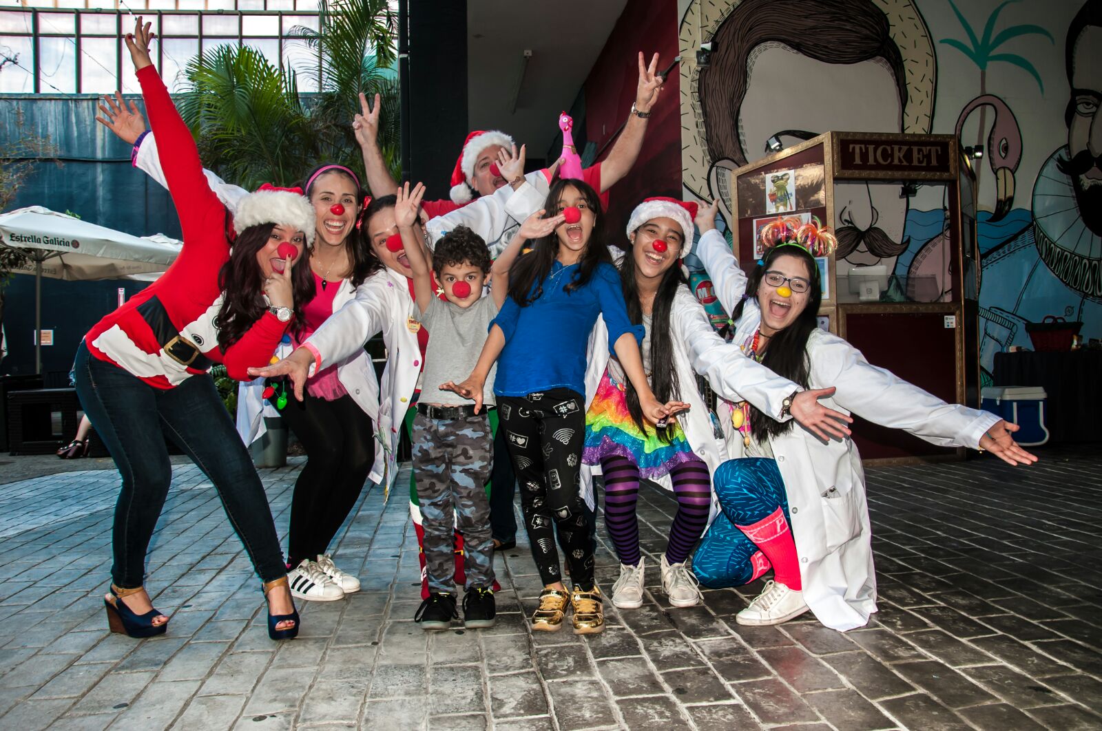 Las payasitas de Doctor Yaso haciendo reir