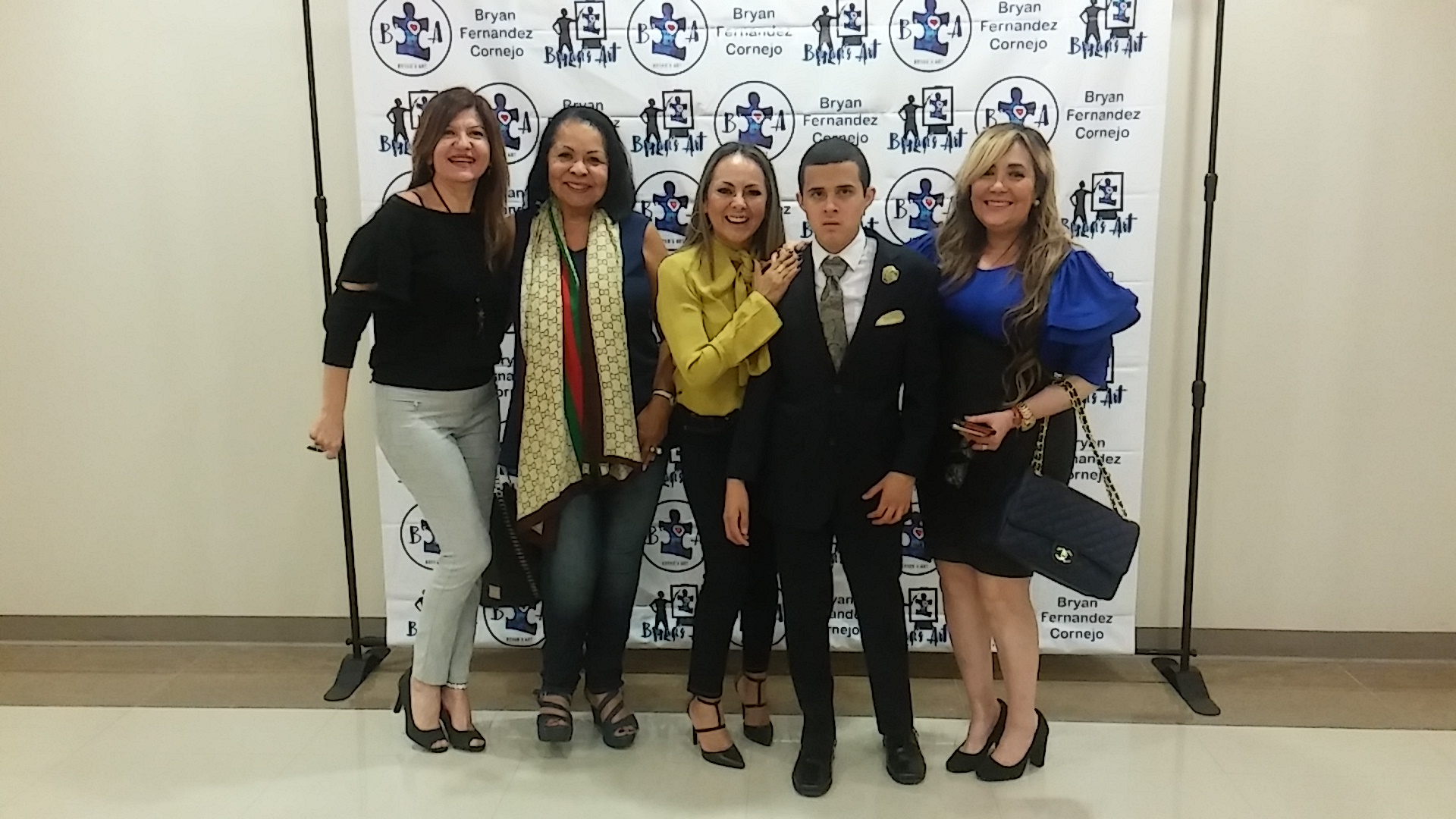 Marybel Torres,Lidia Bussiere, CJ McCann, Bryan Fernandez Cornejo y Marisol Casola