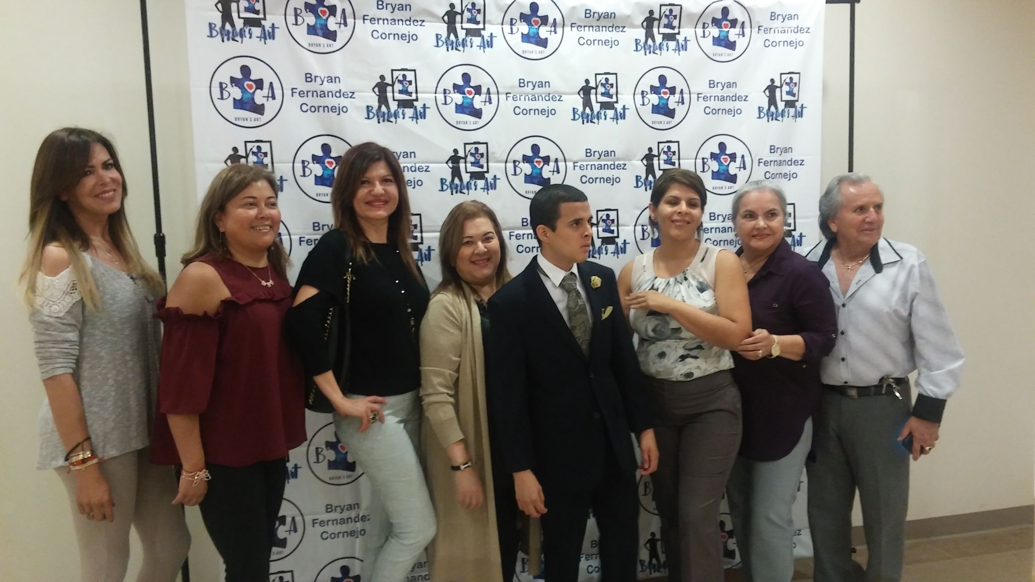 Rosario Corcuera, Marybel Torres. Roxana Corcuera, Bryan Fernandez Cornejo Miriam Mendoza y Maria y su esposo Fabrizio.