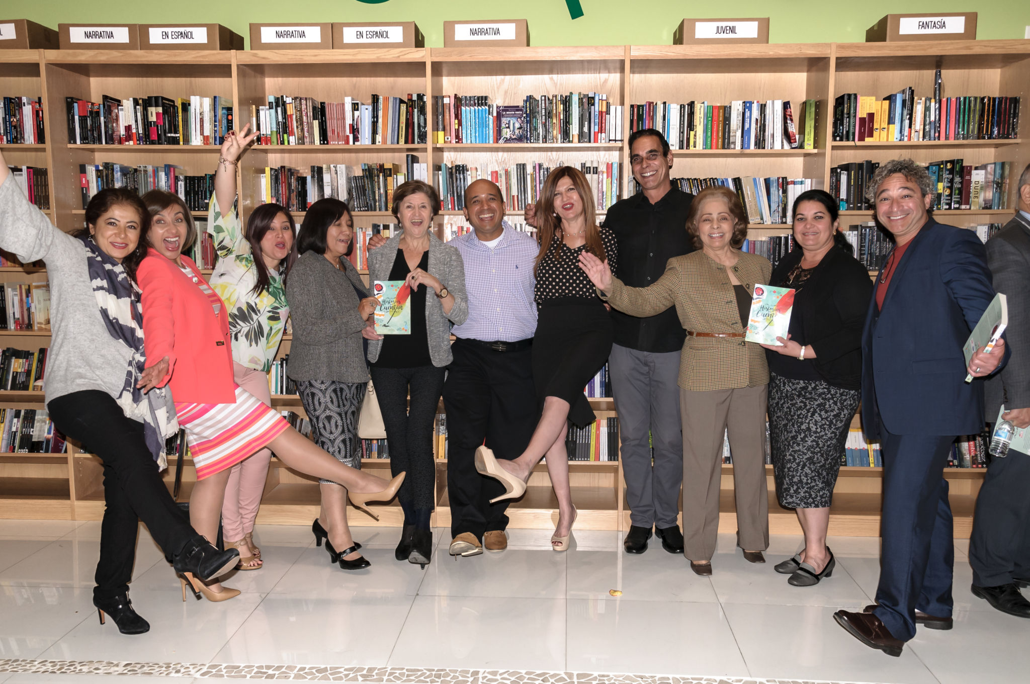 Todos felices por la presentación