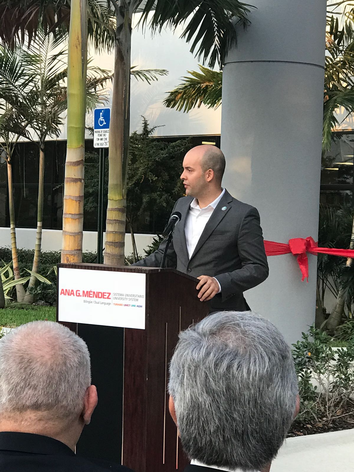 El alcalde de Miami Lakes, Manny Cid