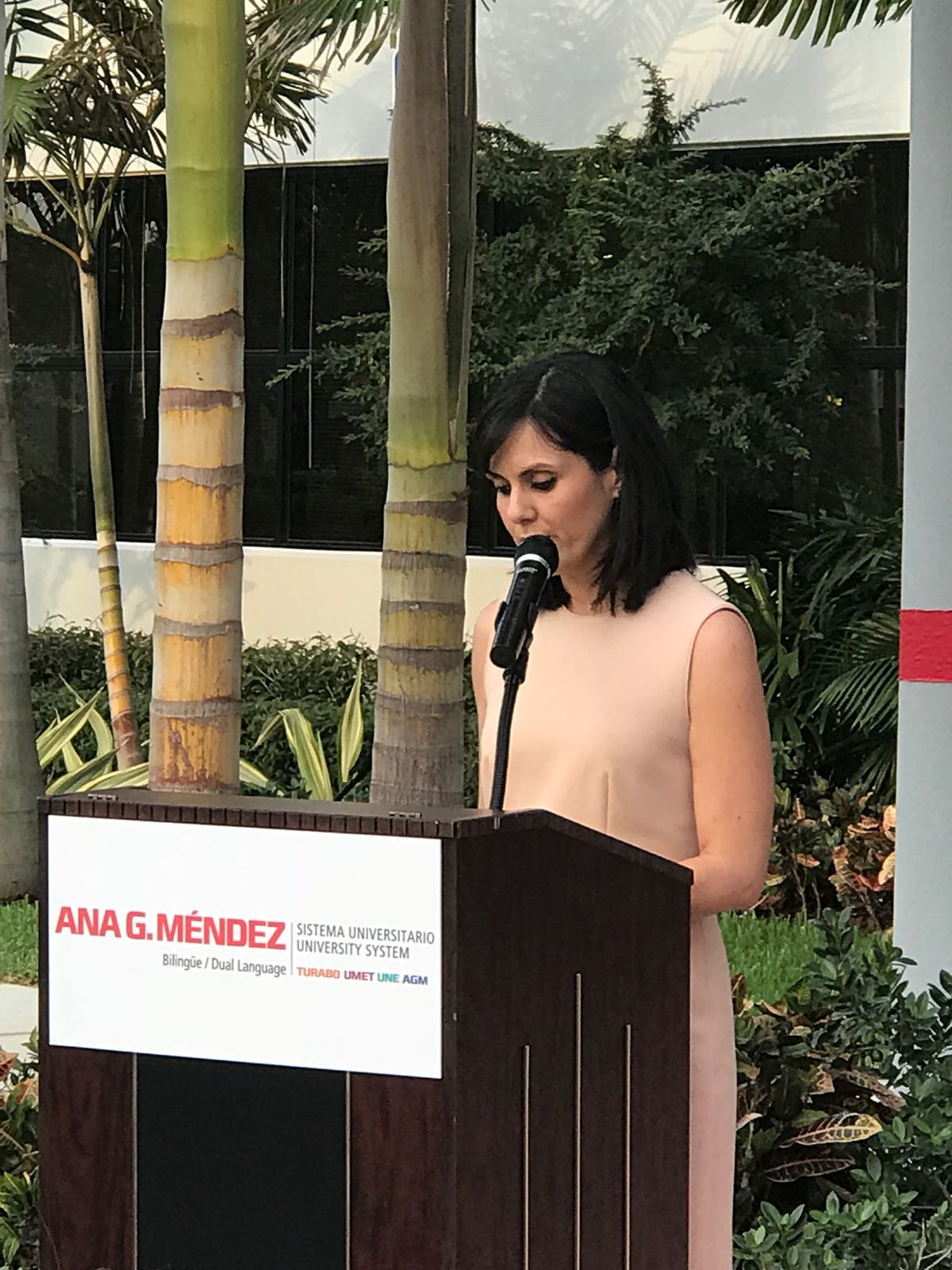 La magister Nathalia Ortiz, maestra de ceremonia