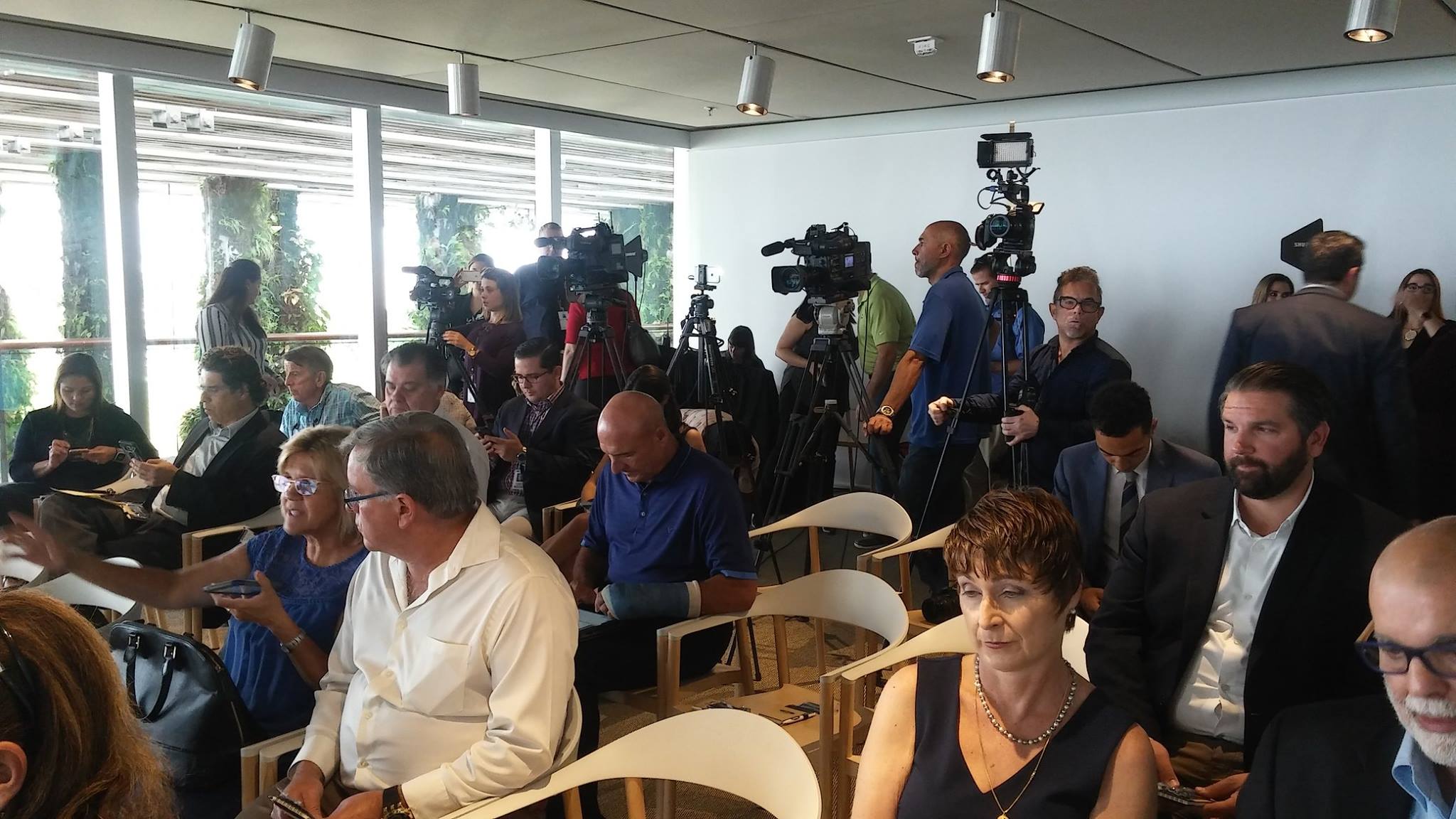 Medios de Comunicación de Miami plenaron la sala de l Museo Perez