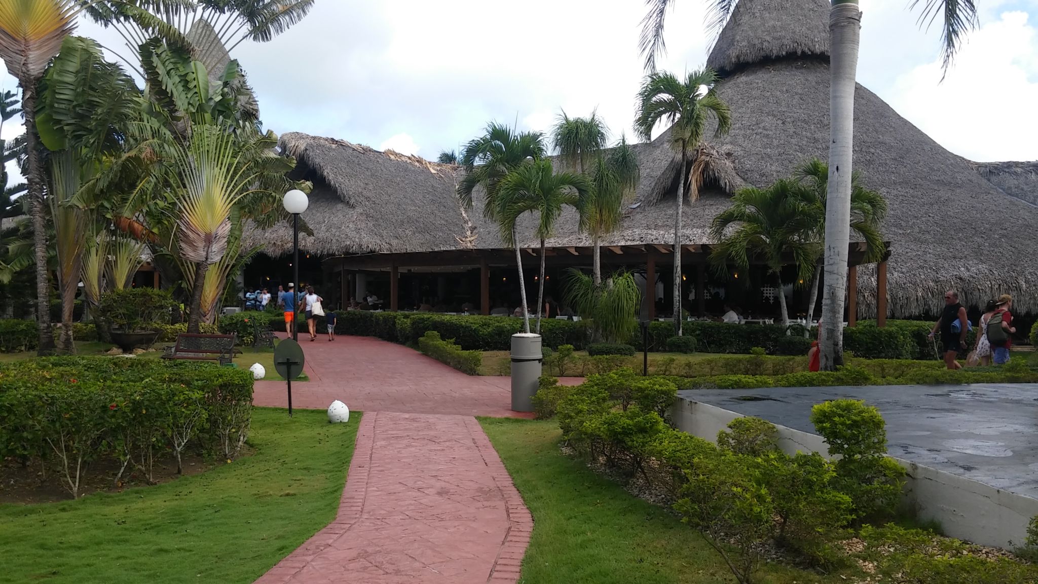 Grandes churuatas adornan a este hotel