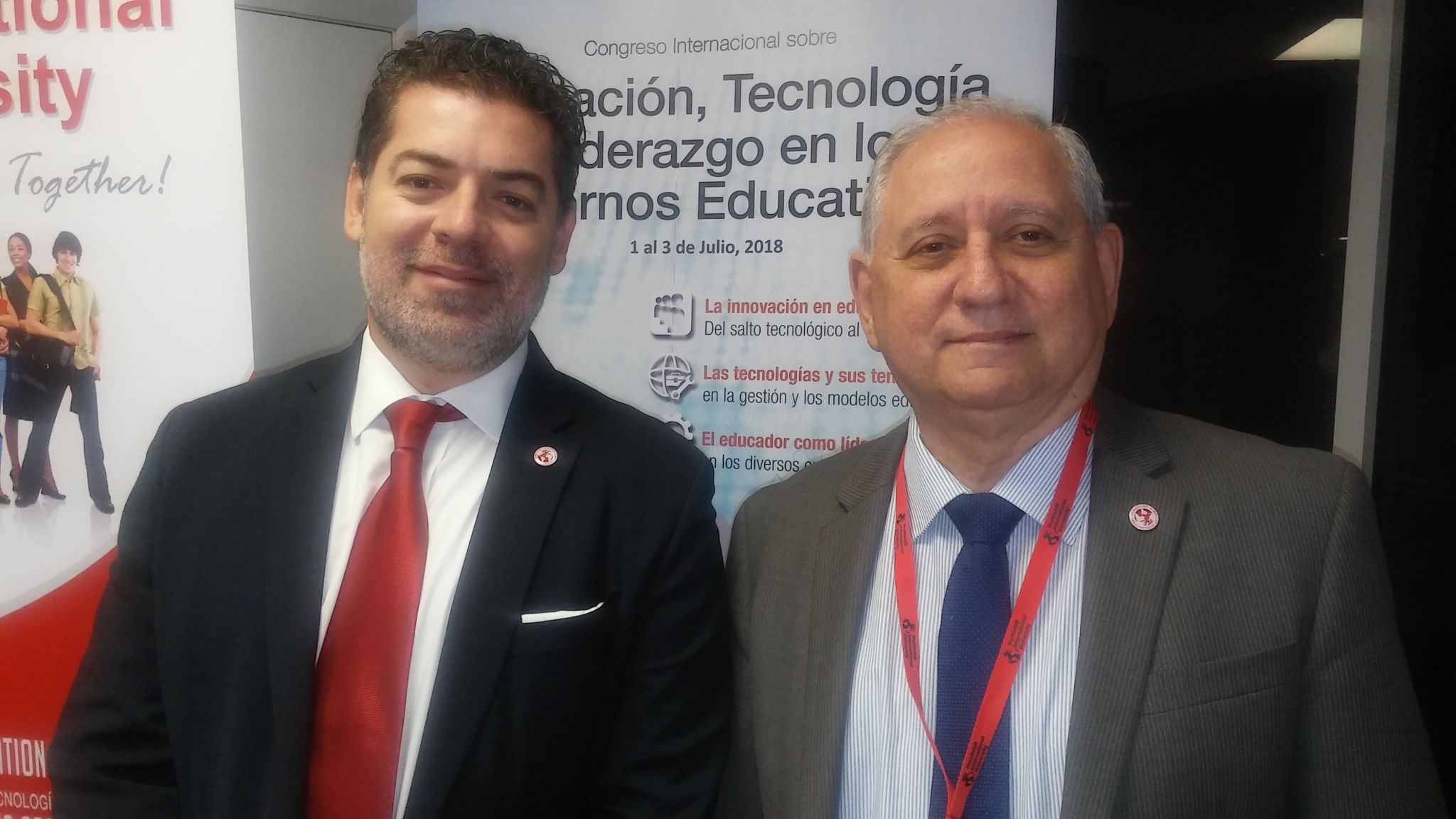 CArlos Montes de Oca, director de Humboldt International University y Javier GArcia, coordinador del coloquio.