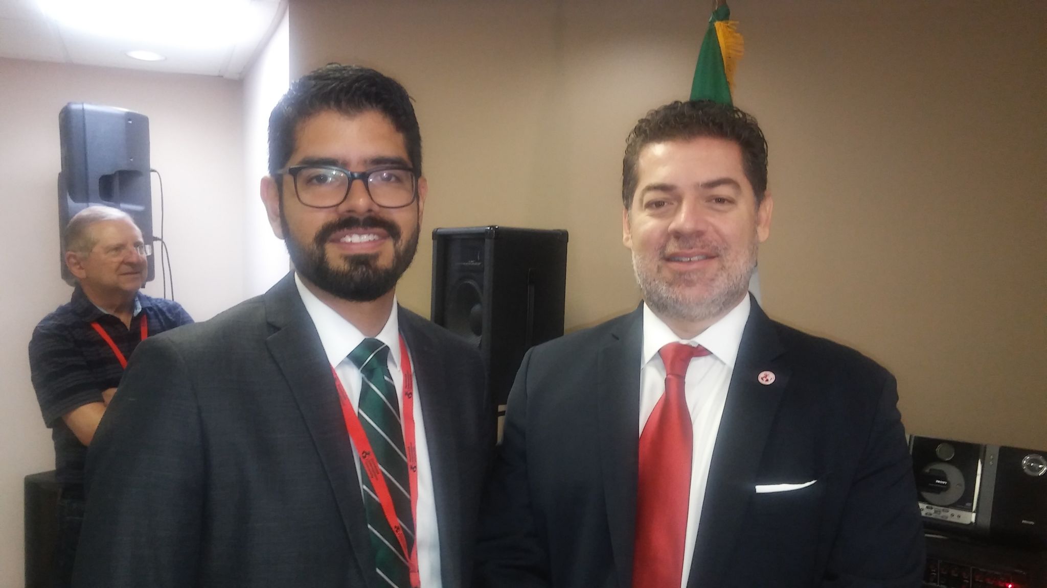 Andres Ruiz, director de Asuntos Comunitarios del consulado de Mexico y CArlos Montes de Oca, director de Humboldt International University.