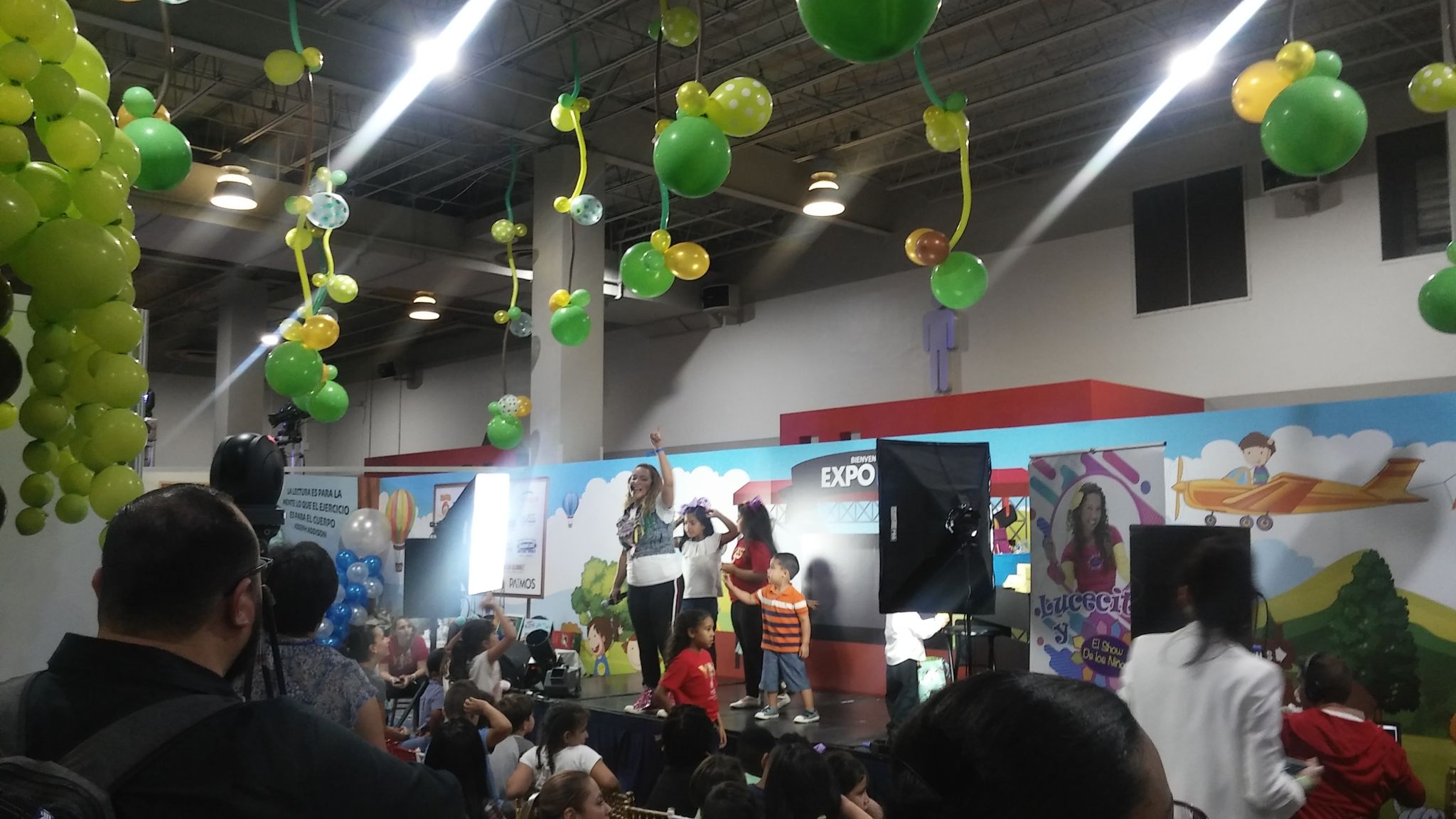 Los niños llenaron con sus travesuras y amor a Expolit.