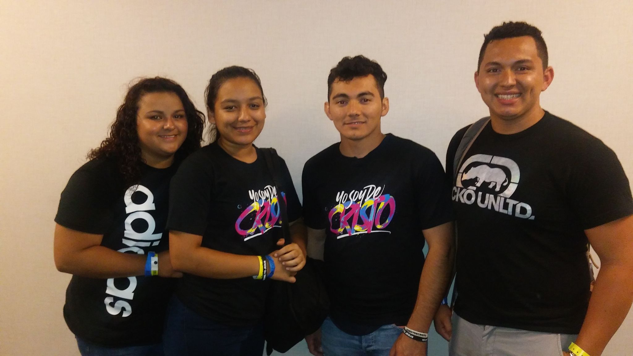 Daniel Morales y sus compañeros de la iglesia "Yo Soy de Cristo"
