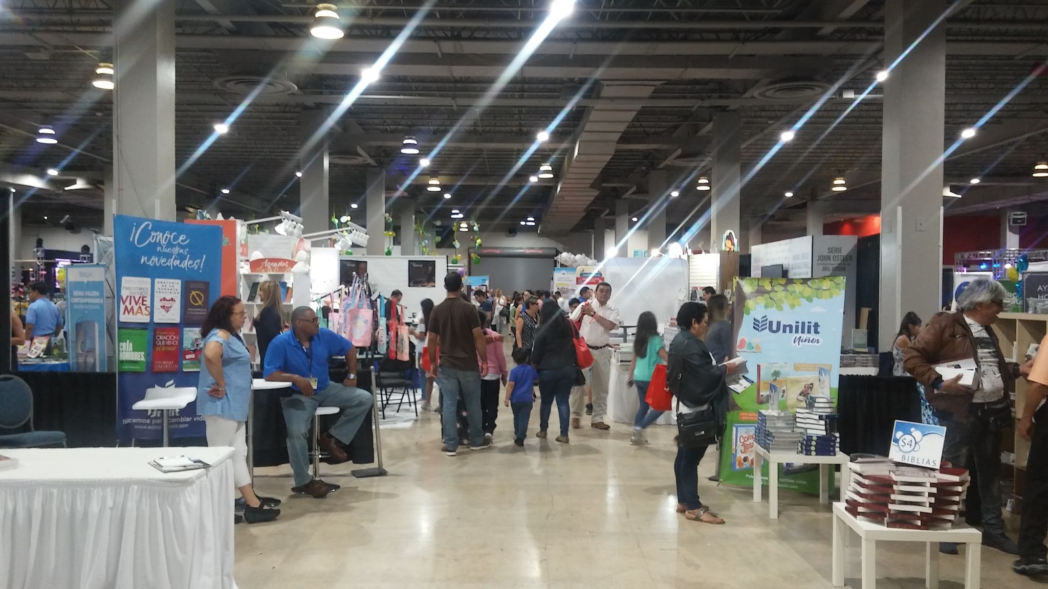 Cientos de personas visitaron Expolit