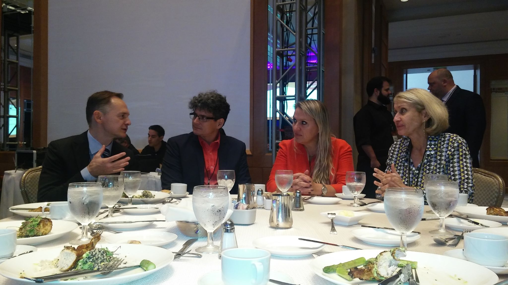 Stephane Leroy, vicepresidente de Latin America and Missionized Aircraft, Larissa Zagustin, vicepresidenta de Bussiness and legal Affairs de Viacom; Sebastian Zubieta, director musical de Américas Society y Ragnhild Melzi, vicepresidente de Américas Society