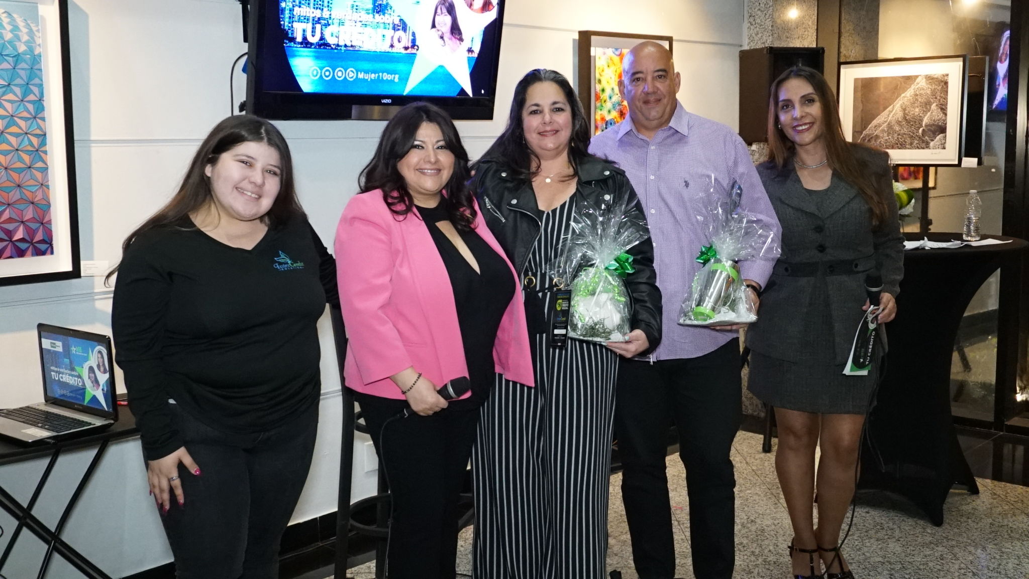 Ashley Sotolongo, Jessica Sotolongo, Eli Rodriguez y unos invitados