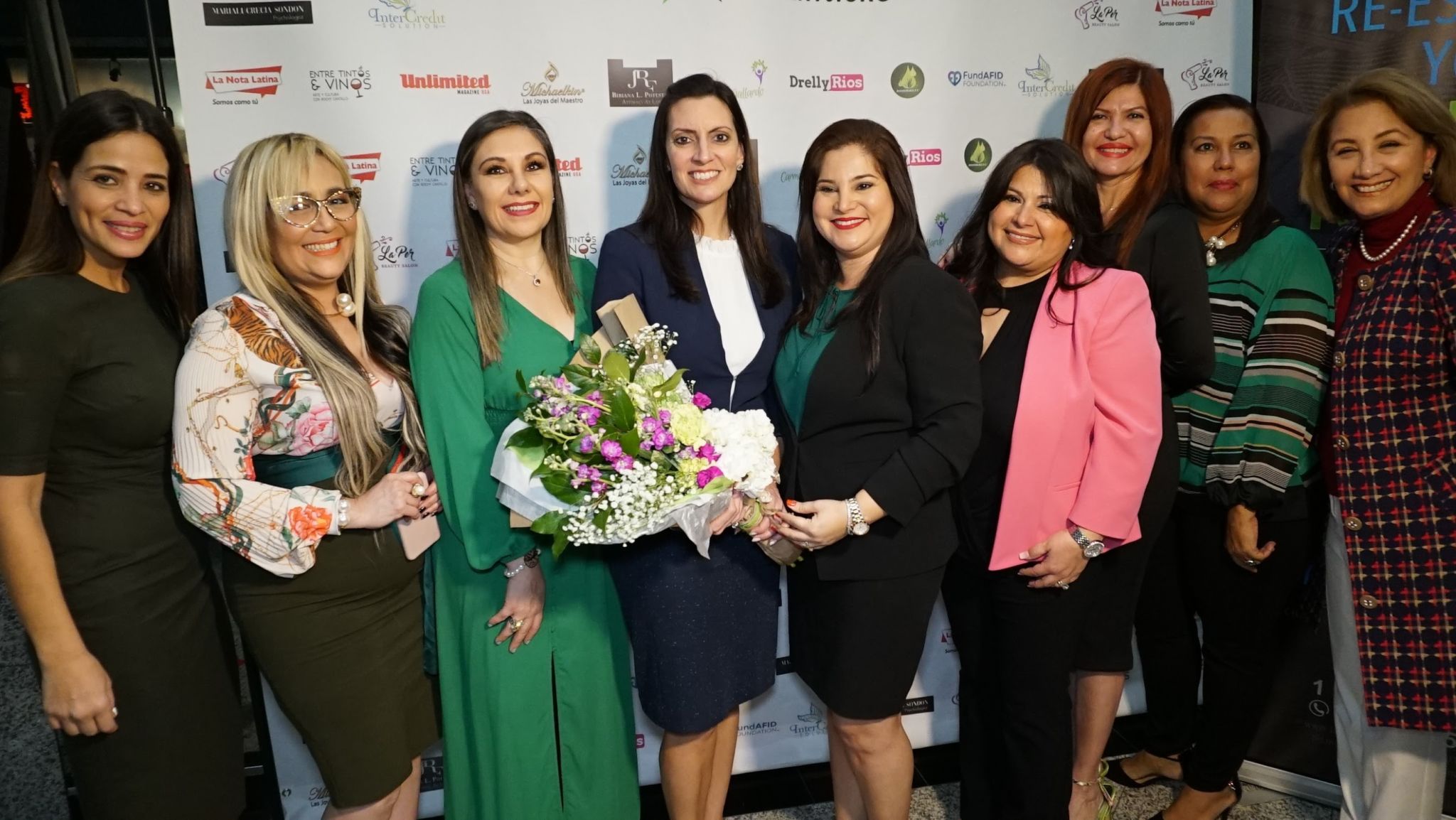 Lucre Sondo, Marisol Casalo, Gabriela Torrente, la vicegobernadora Jeanette Nunez, Rosana Cantillo, Jessica Sotolongo, Marybel Torres, Carmen Gallardo y Griselda Guerra