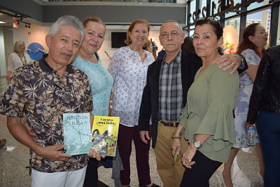 El escritor Julio Garzon, su esposa Martica, el escritor Alvaro Jaimes y su esposa
