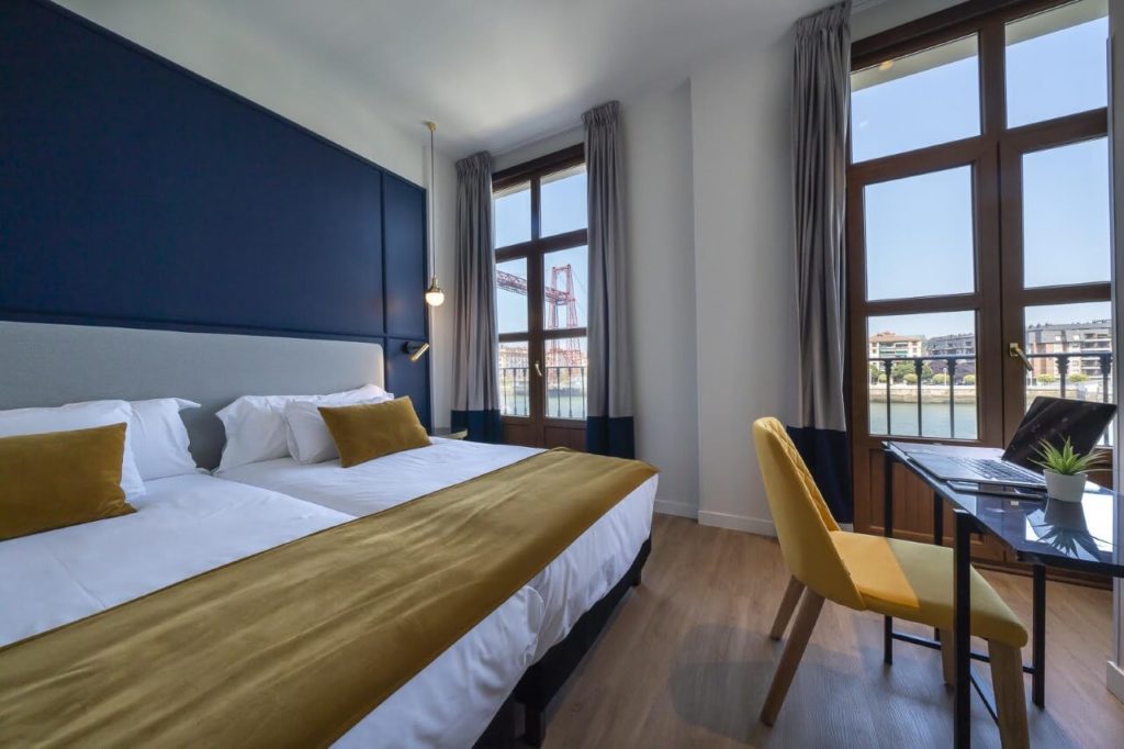 hotel puente colgante 2 tiny