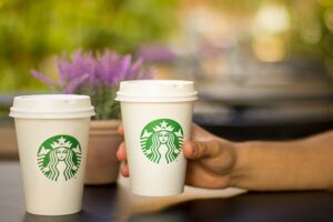 Starbucks Coffee, La Nota Latina. Anunciate
