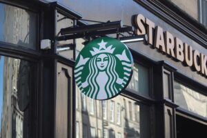 Starbucks, La Nota Latina. Anunciate