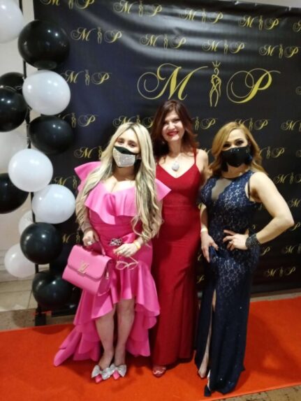 Marisol, brugal y maruvel alfombra (1)