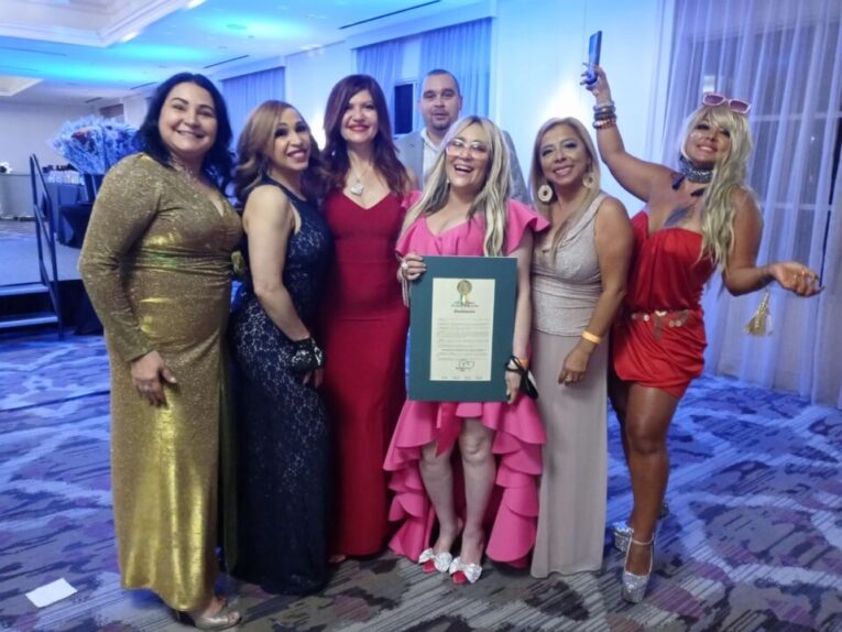 Marybel con grupo proclama (1)