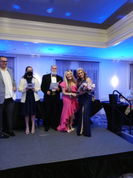 brugal con su premio