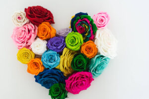 Yolanda Voyles: “A través de  rosas preservadas llevo amor, alegría y esperanza a mujeres”