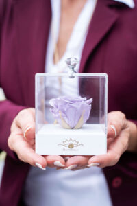 Yolanda Voyles: “A través de  rosas preservadas llevo amor, alegría y esperanza a mujeres”