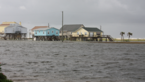 Consejos para conducir durante la temporada de huracanes en Texas