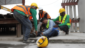 ¿Qué hacer si enfrentas un accidente de construcción y no tienes papeles? 