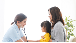 Atención médica sin seguro: opciones para hispanos  