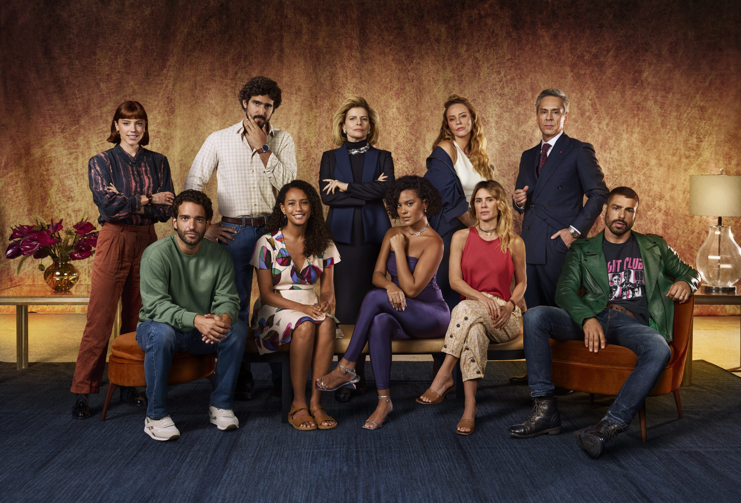 Solange (Alice Wegmann), Afonso Roitman (Humberto Carrão), Ivan (Renato Góes), Raquel (Taís Araujo), Odete Roitman (Débora Bloch), Maria de Fátima (Bella Campos), Heleninha (Paolla Oliveira), Leila (Carolina Dieckmann), Marco Aurélio (Alexandre Nero) e César (Cauã Reymond)