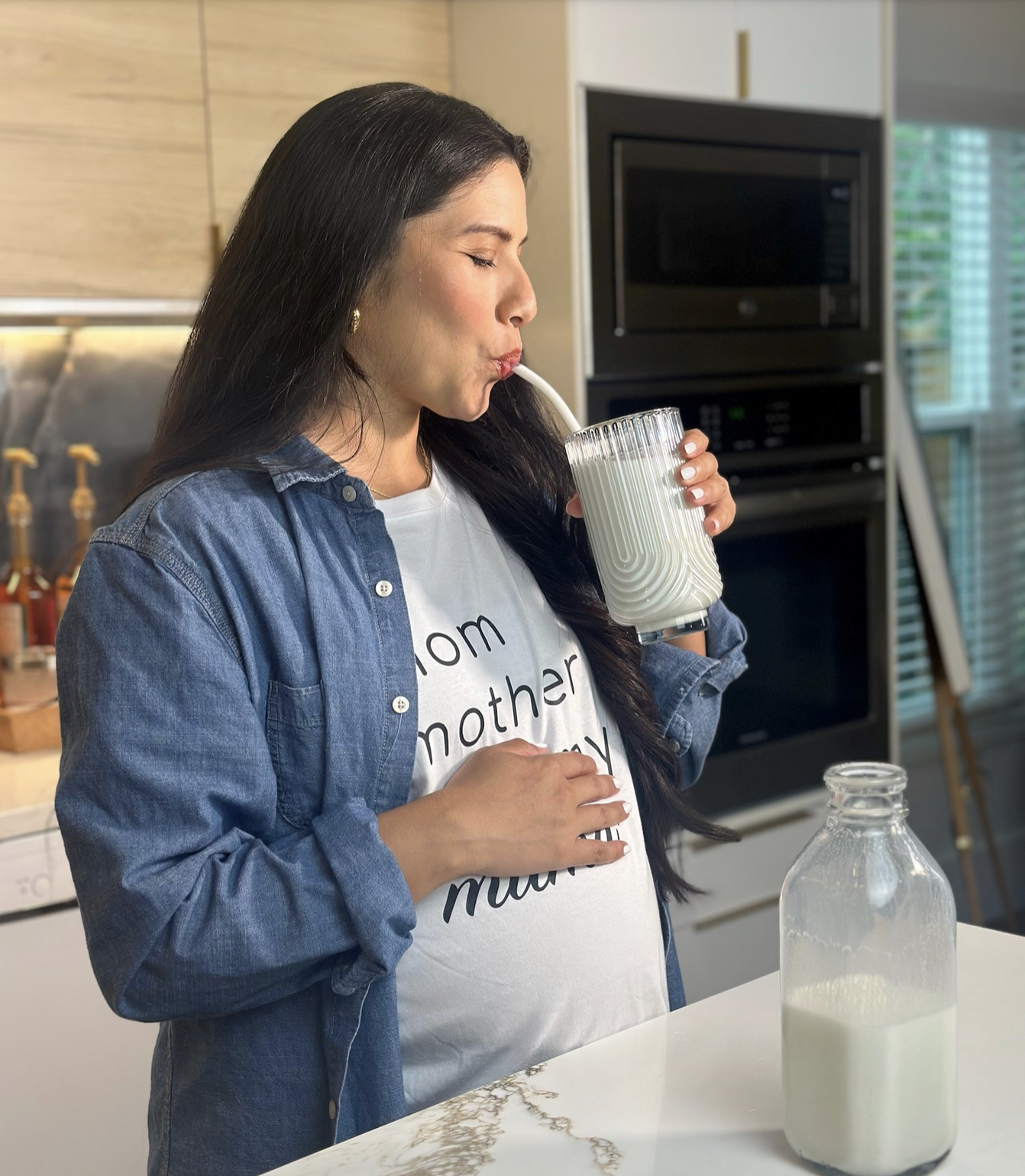 mama tomando leche
